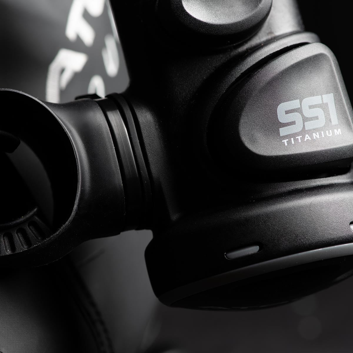 Atomic Aquatics SS1 Stainless Red | Diving Sports Canada Atomic Aquatics SS1 Stainless Red | Diving Sports Canada