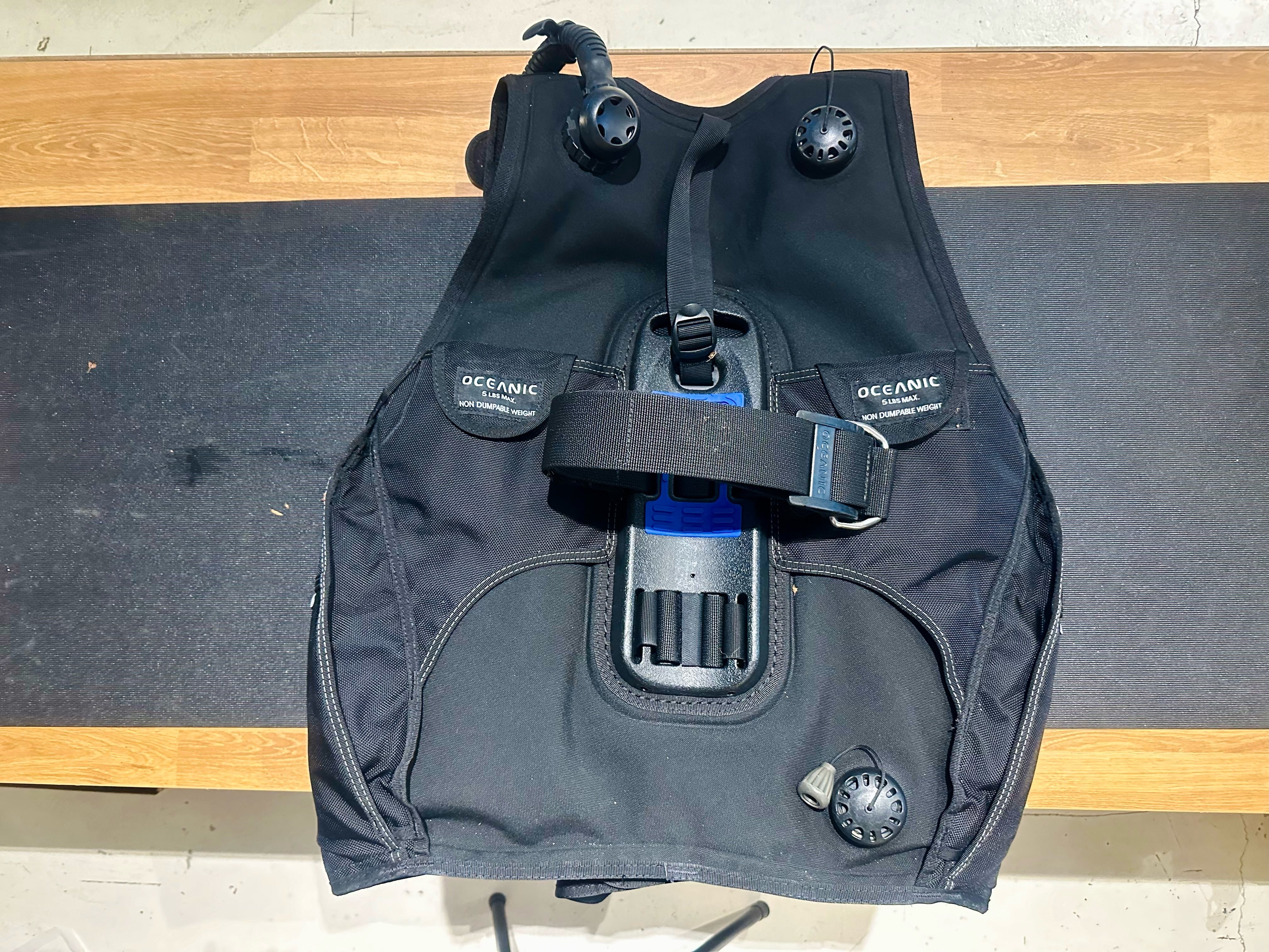 Oceanic OceanPro Used Size Medium | Diving Sports Canada | Vancouver