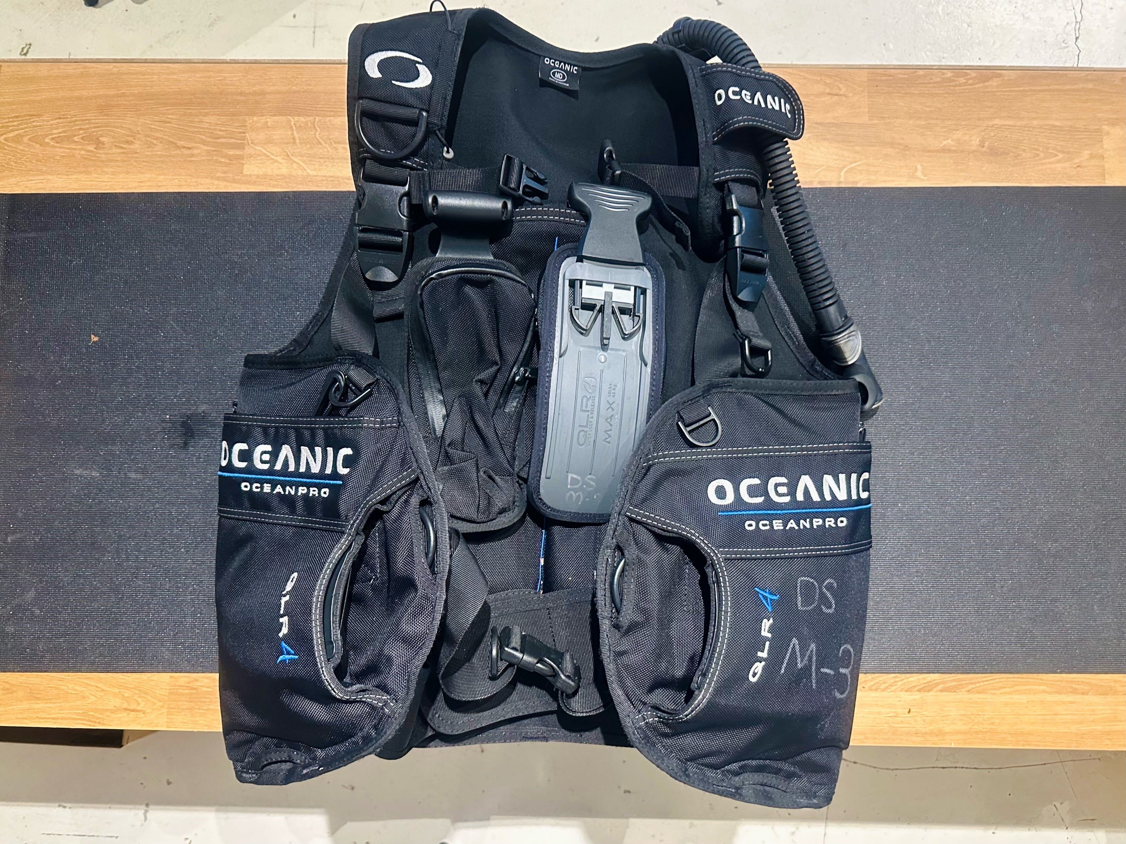 Oceanic OceanPro Used Size Medium | Diving Sports Canada | Vancouver