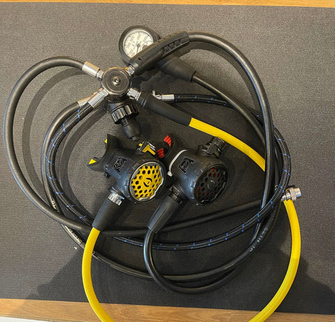 Hollis 200LX + DCX DIN /150LX Octopus/ Oceanic SPG Swiv With Boot Used | Diving Sports Canada | Vancouver
